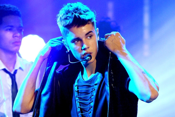 VIDEO. Justin Bieber, atacat pe scena, in timpul unui concert din Dubai