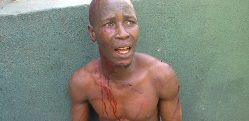 Prin ce chinuri a trecut un soldat din Zimbabwe, dupa ce a fost rapit de patru femei