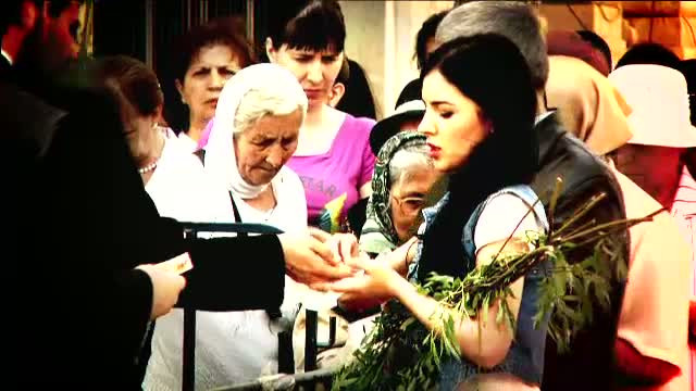 Mii de credinciosi au mers la biserica in Duminica Floriilor pentru rugaciune si o salcie sfintita