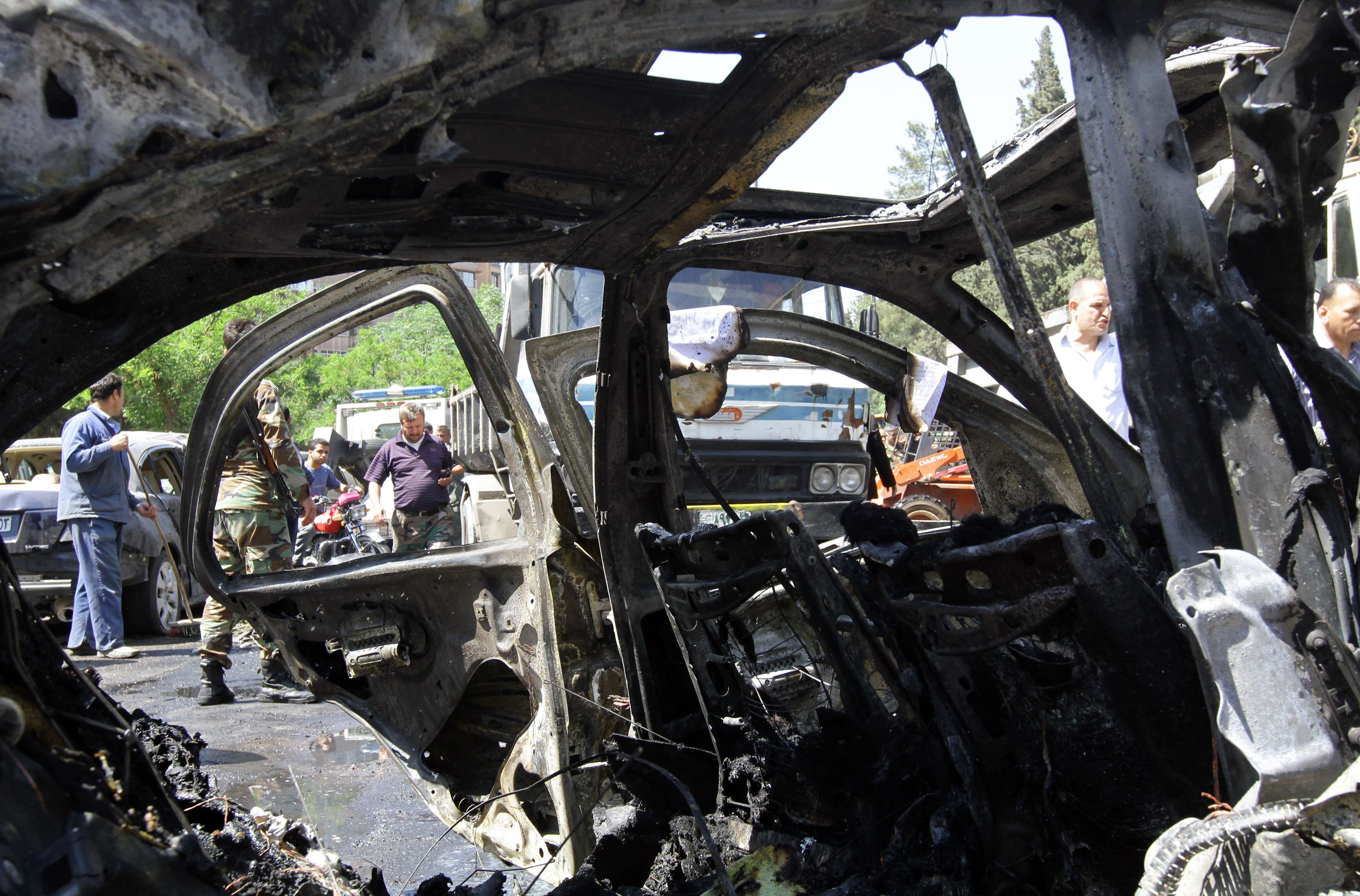 Intreaga lume e cu ochii pe Siria. Premierul a scapat dintr-un atentat cu o masina-capcana. FOTO