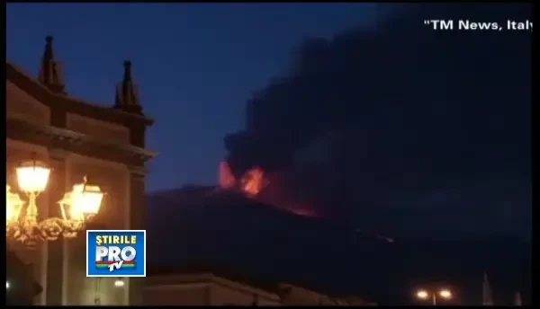 Vulcanul Etna a erupt pentru a 13-a oara in acest an
