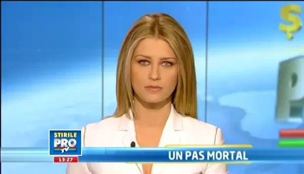 Steluta, o vitica de 350 de kilograme a fost salvata de pompieri, dupa ce a cazut intr-un put cu var