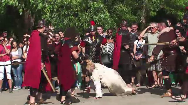 Saptamana Mare, sarbatorita cu lacrimi in ochi pe strazile din Oradea. Scena drumului spre Golgota