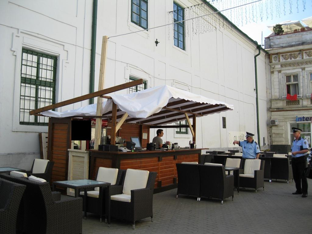 O terasa din centrul Timisoarei a fost inchisa pentru ca nu avea autorizatie de functionare