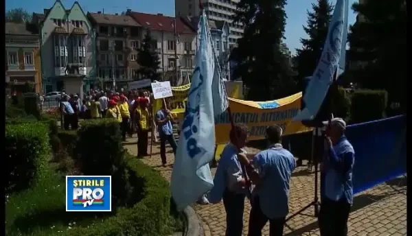 Angajatii Azomures au iesit in strada