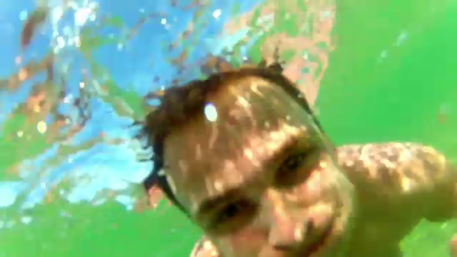 1 Mai. A inceput distractia la Mamaia. Cum s-au pregatit fetele pentru plaja si cluburi