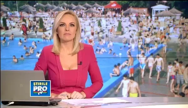 "Marea" dintre blocuri. Genele si unghiile false, un "must" la piscinele din Capitala