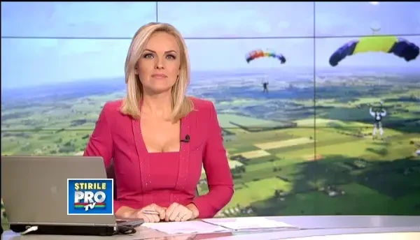 Antonia si Alex Velea nu vor uita niciodata acest 1 Mai. Cei doi au sarit cu parasuta la Clinceni