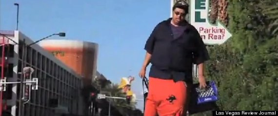 "Nu stiu cum putea sa mearga cu ceva atat de mare in pantaloni". Afectiunea ciudata a unui barbat