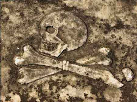 cimitir Sulina, mormant pirat, foto www.primaria-sulina.ro