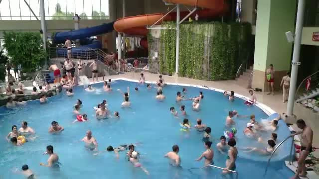 Va simtiti grei, prea plini, dupa acest 1 Mai? Cu jumatate de ora de inot scapati de 500 de calorii