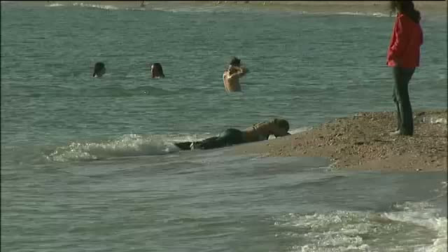 N-au avut nevoie de cluburi exclusiviste.Turistii din Vama s-au distrat in jurul focului si pe plaja