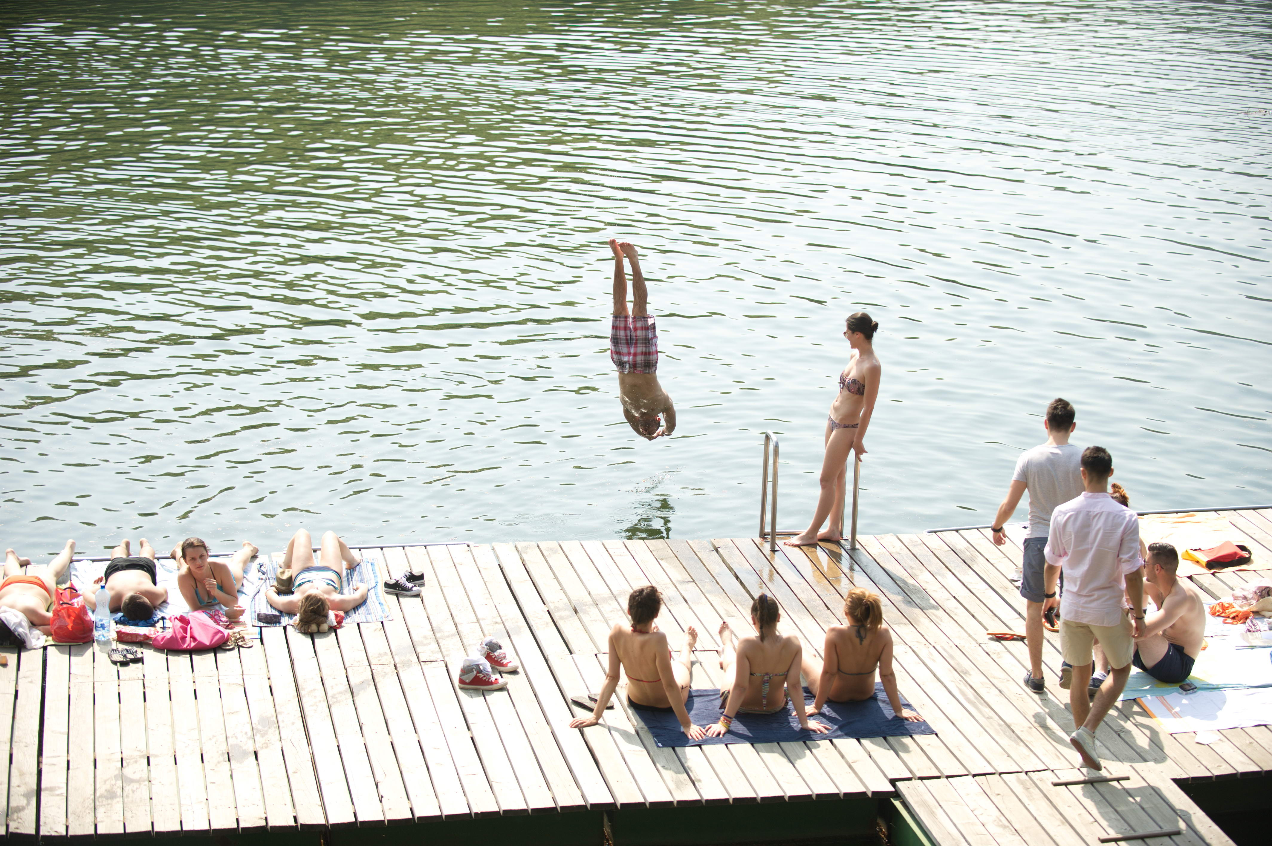 Banatenii s-au distrat la inceput de mai, in statiunea Valiug. GALERIE FOTO