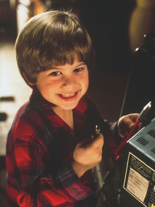 Pustiul din "Singur acasa 3" a implinit 24 de ani. Cum s-a schimbat Alex D. Linz. FOTO