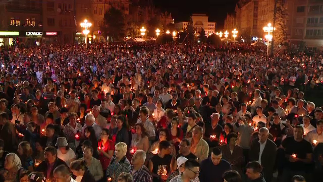 Lumina in fiecare casa. Imaginile impresionante din toate catedralele mari ale Romaniei de Inviere
