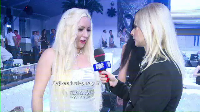 "Iepurasii" de Paste s-au mutat in club. Reactia acestei fete la intrebarea "ce ai primit cadou?"