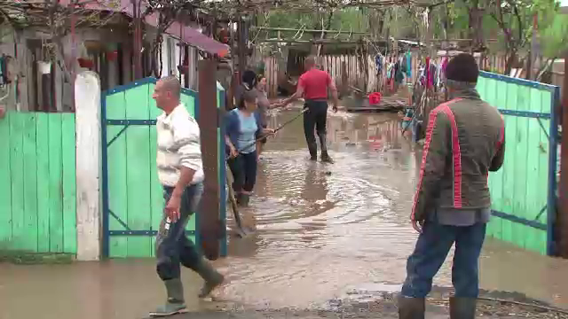 Cosmar in noaptea de Inviere pentru trei comune din Neamt. Inundatiile au distrus peste 70 de case