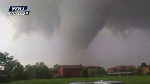 "Era monstruos". Clipele de groaza traite de italieni dupa ce o tornada a lovit nordul tarii