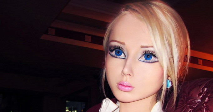Fotografiile cu femeile Barbie au impanzit internetul. Cele mai ciudate domnisoare. FOTO