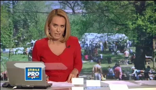 La iarba verde cu gratare, dar si cu laptop, statie de amplificare si generator pentru muzica