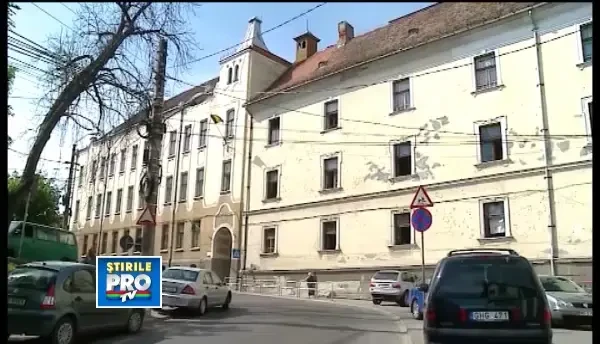 Un tanar de 19 ani, elev la Colegiul Reformat din Targu Mures, si-a luat viata