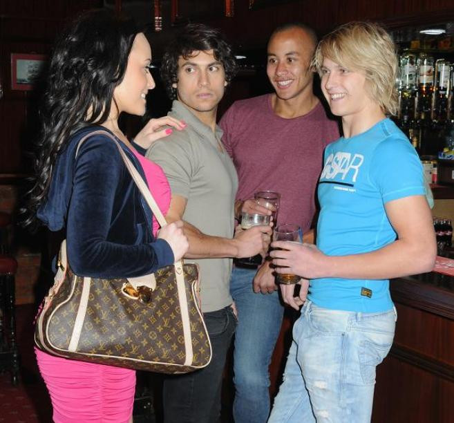 "Am mers cu iubitul intr-un club, dar m-am intors acasa cu alt barbat". De ce a ajuns la psiholog