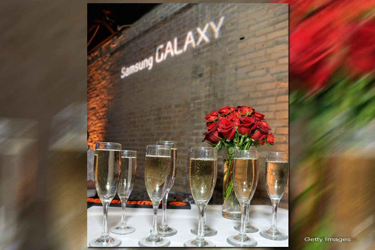 Samsung se confrunta cu "problema" Apple: Ce sa facem cu atatia bani? Sunt prea multi