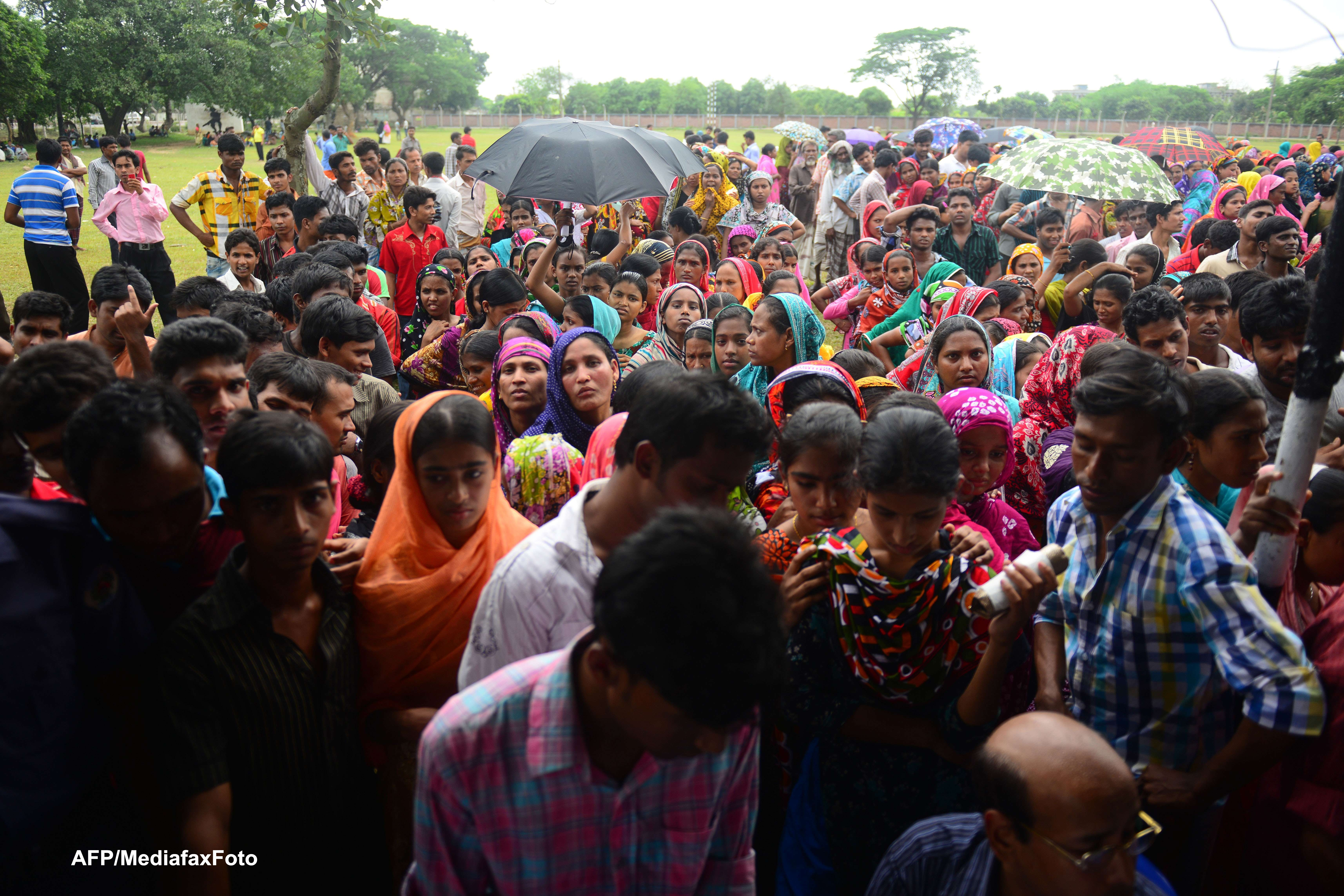 Inca o tragedie in Bangladesh. Cel putin 7 oameni au murit intr-un incendiu la o fabrica de textile