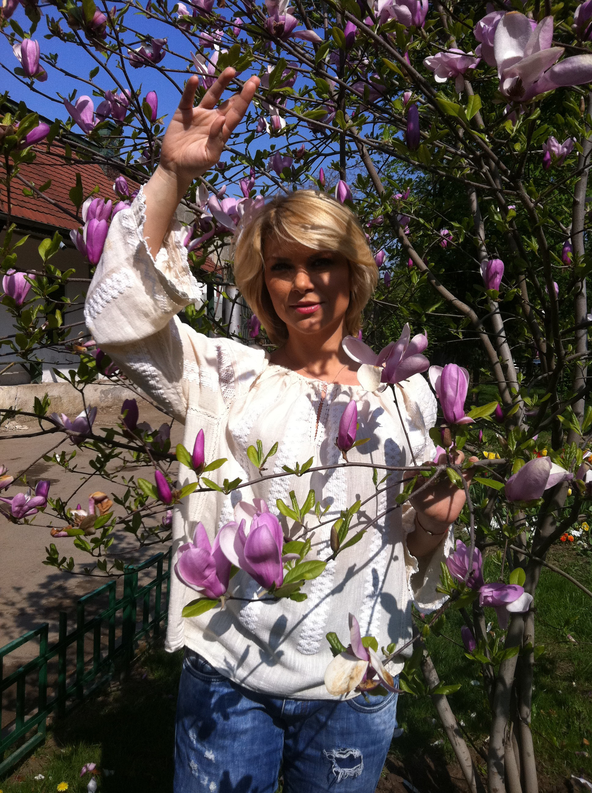 "Ia pe care o port are o vechime de peste 100 de ani". Andreea Marinescu, despre ia primita cadou