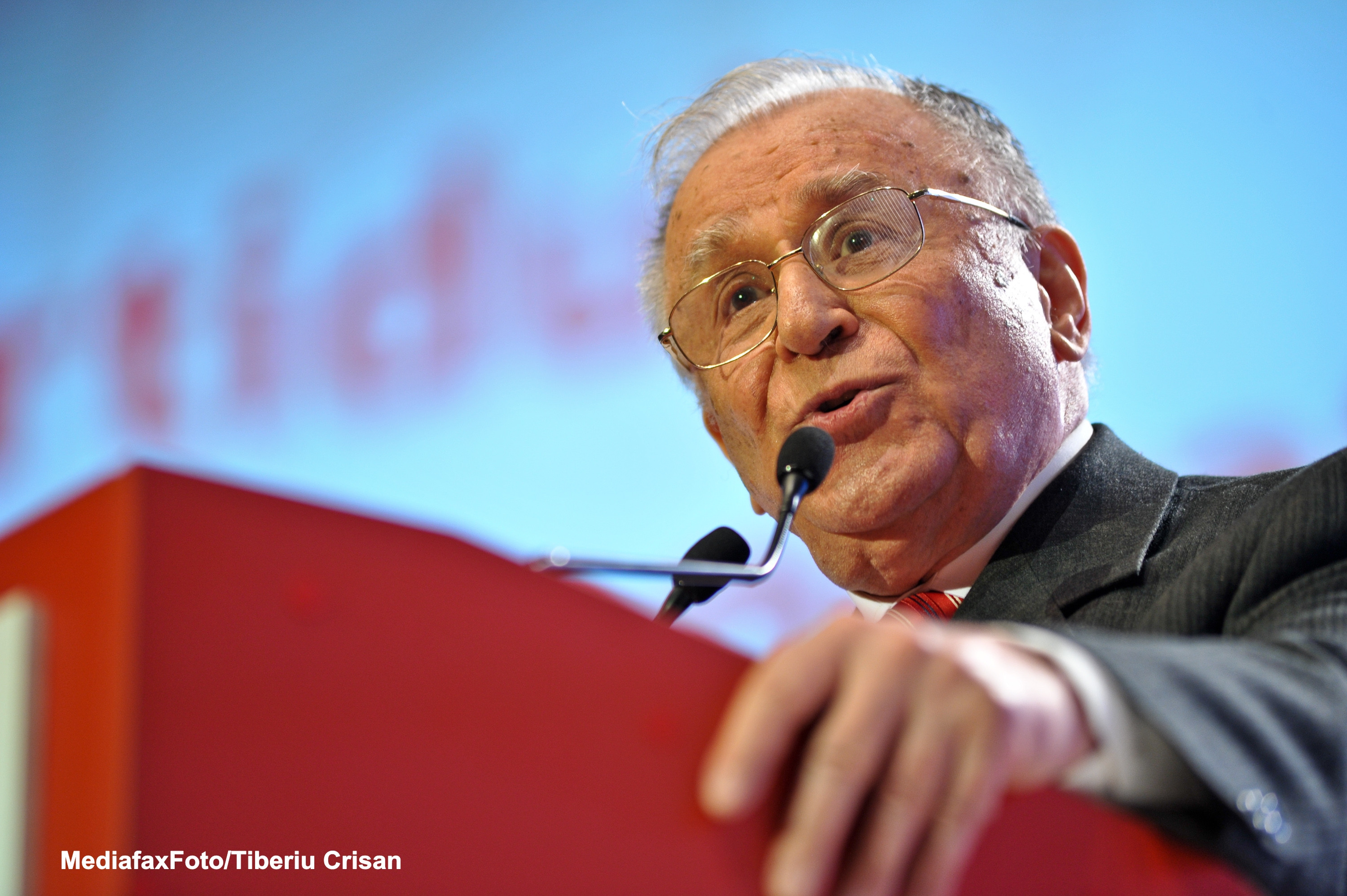 Iliescu,privind Rosia Montana,citeaza din Eminescu:"Si cand vin cu drum de fier/Toate pasarile pier"