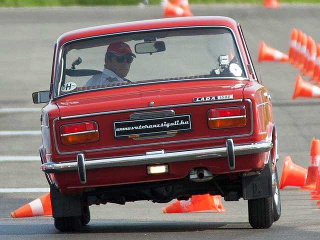 A castigat Formula 1, dar a avut un soc cand i-au dat sa conduca o Lada! VIDEO