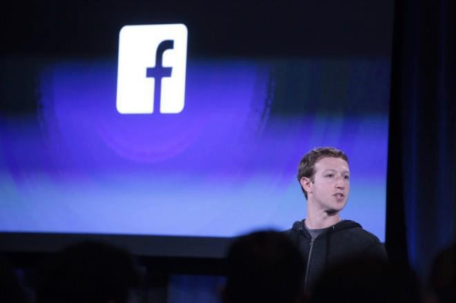 Ai mare grija ce postezi pe Facebook sau pe Twitter: postarile ce incita la ura pot sa fie retrase!