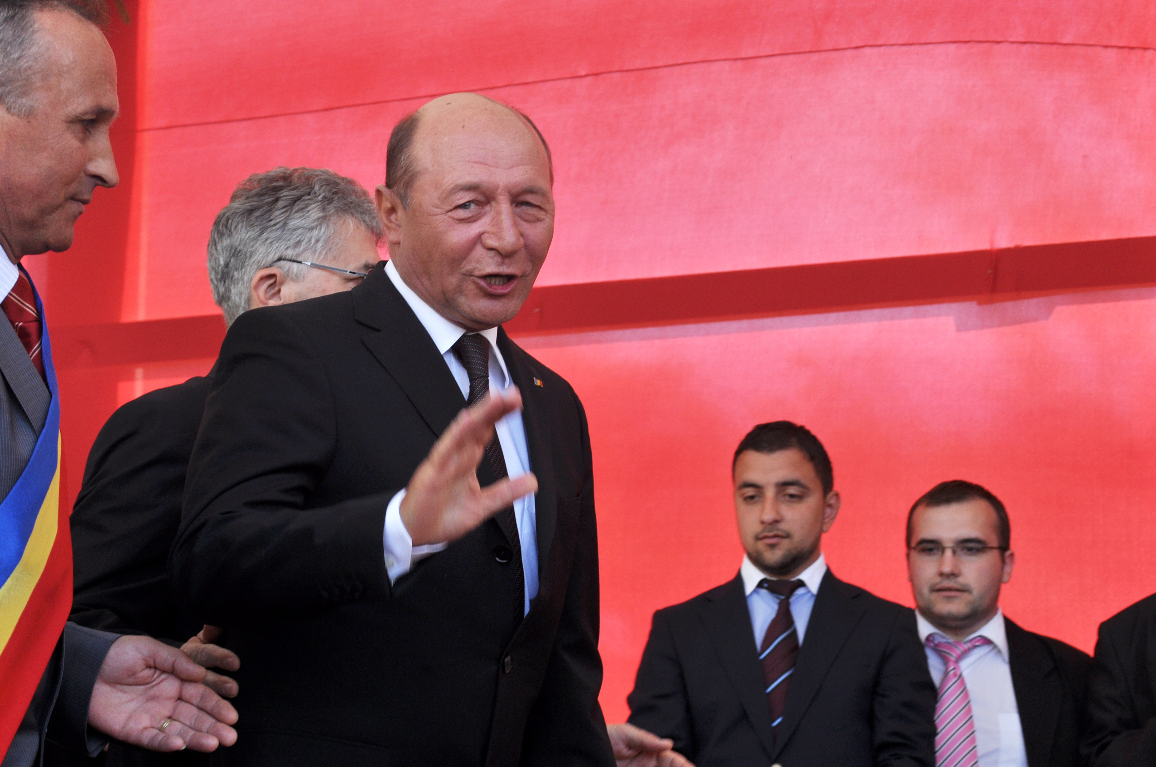 Presedintele Traian Basescu s-a dus la o manastire din Bistrita