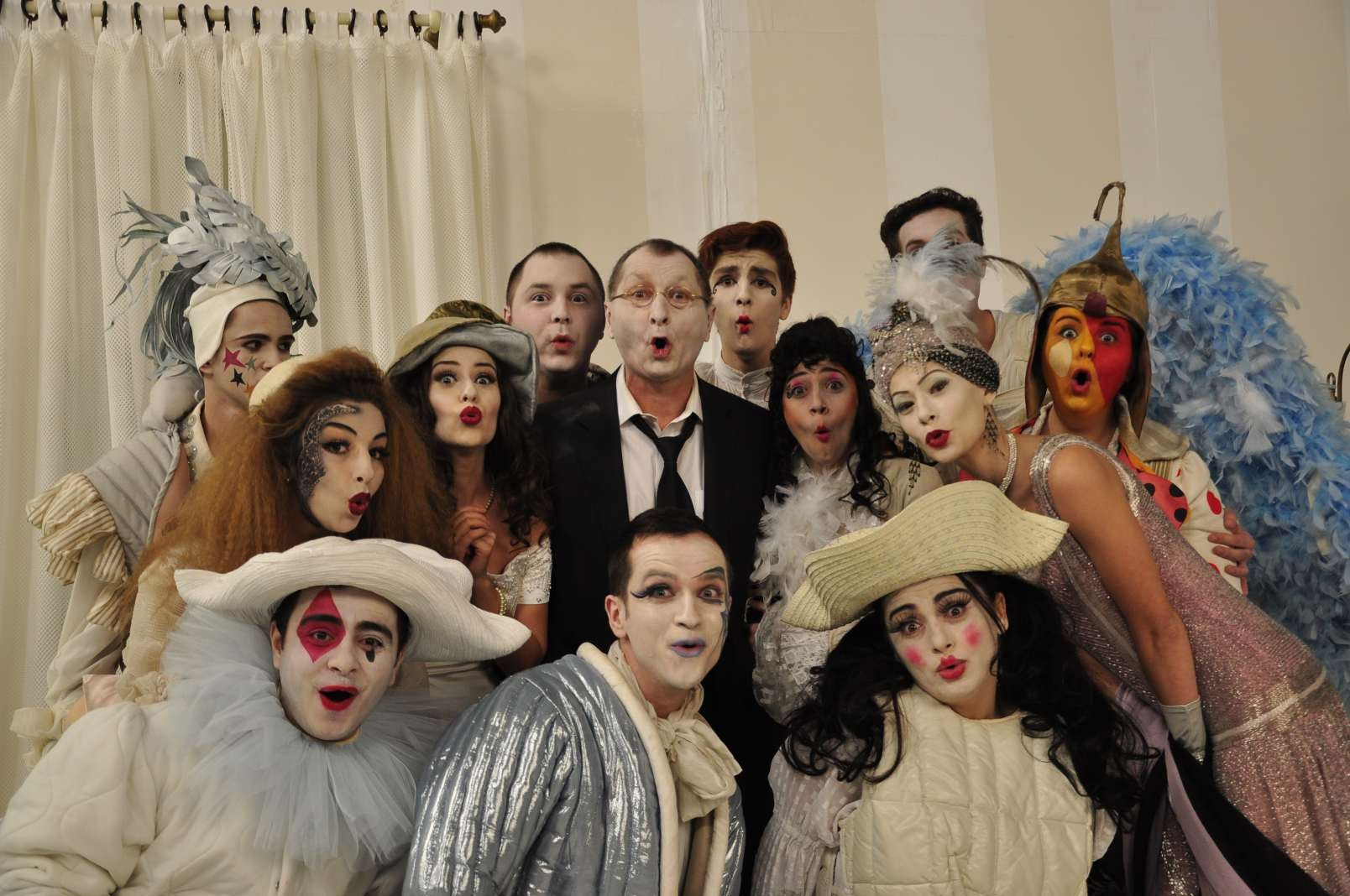 Din 7 iunie, Horatiu Malaele revine pe marile ecrane in filmul "Funeralii fericite"