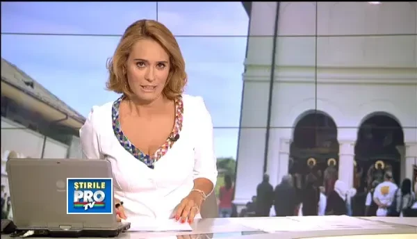 Un barbat s-a asezat in fata coloanei oficiale a presedintelui pentru a-i da o scrisoare