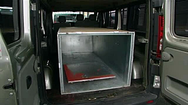 Traficantii de tigari din Finlanda au crezut ca pot pacali vamesii. Au ascuns marfa in doua sicrie