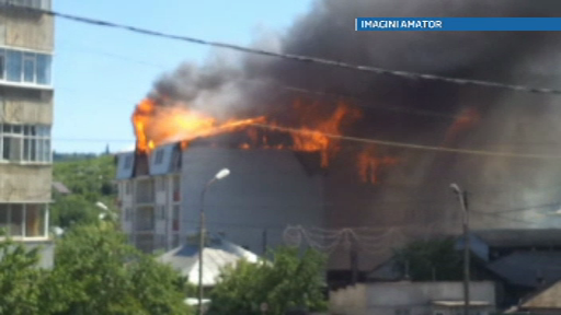 Incendiu violent intr-un bloc din Husi. Marturiile oamenilor care s-au salvat la timp