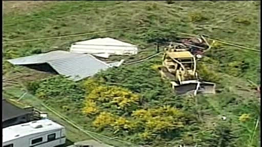 Un american a vazut rosu in fata ochilor, dupa ce s-a certat cu vecinii. A distrus tot cu buldozerul