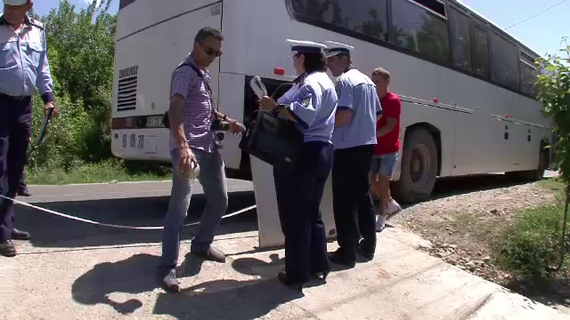 Un barbat din Gorj a fost ucis de trapa laterala a unui autobuz care s-a deschis in timpul mersului