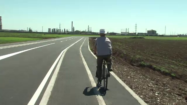 Drum agricol, transformat in "Transalpina in miniatura". Solutia inteligenta gasita de trei primari
