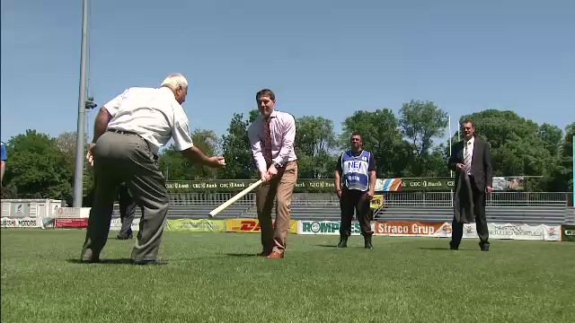 Casa Regala ajuta la reinvierea oinei, un sport 100% romanesc. Printul Nicolae a luat primele lectii