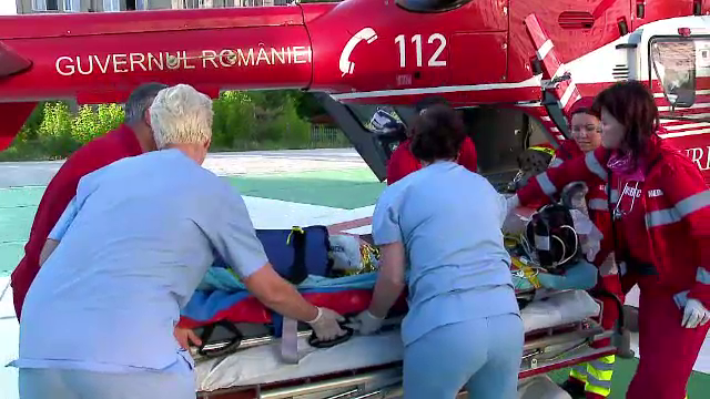 Copil de doi ani, transportat cu elicopterul la spital dupa ce a cazut 5 metri intr-o fantana