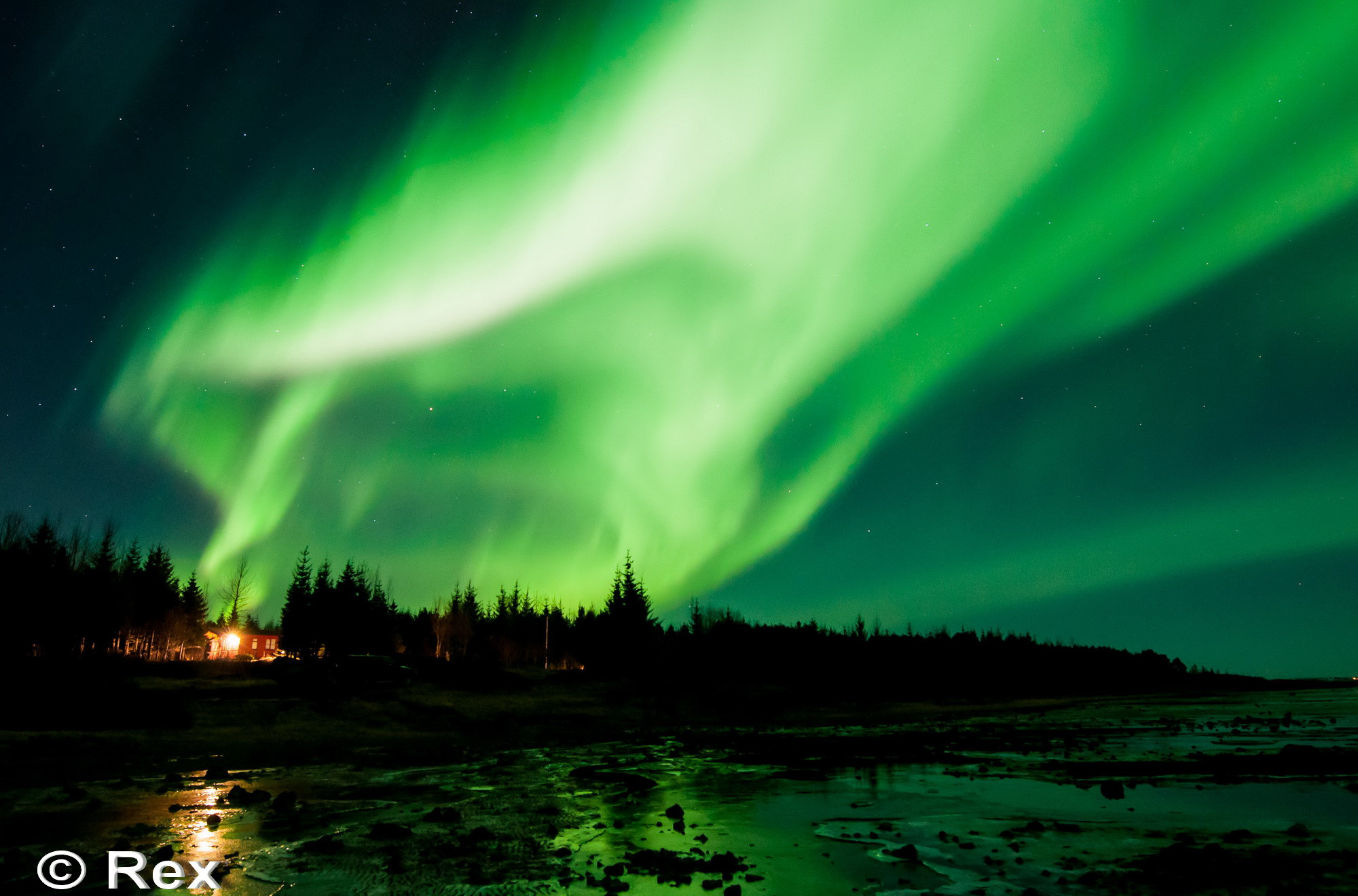 Aurora boreala, fenomen specific zonelor nordice, vizibil in Harghita. Imaginile incredibile surprinse de un fotograf. FOTO