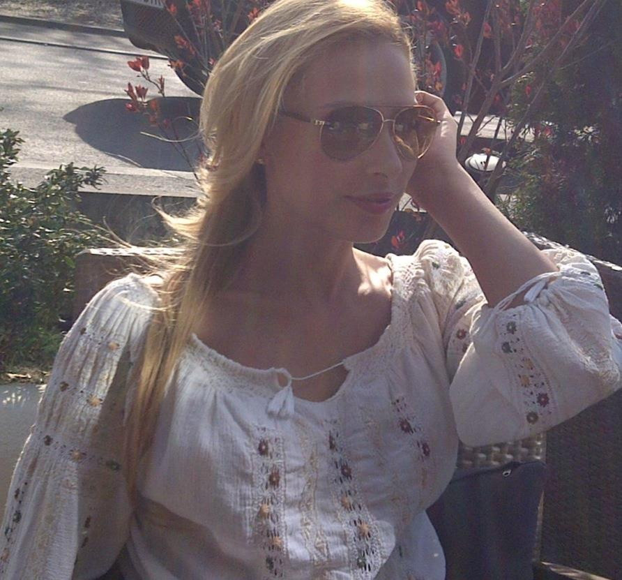 Iulia Vantur, Dana Rogoz si Anca Dumitra poarta cu drag ia romaneasca. "Nu ne despartim de ele"