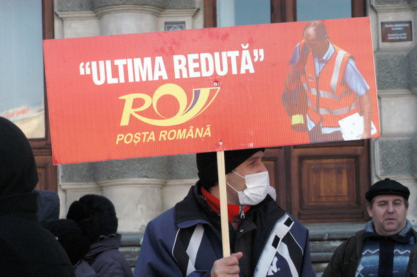 Eforturi disperate pentru a privatiza Posta Romana. 4.458 de salariati vor fi dati afara din iulie