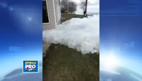 CLIPUL ZILEI: Un tsunami de gheata a distrus zeci de case in Canada. Cum arata valurile de gheata