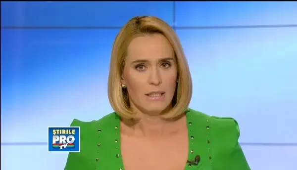 Pompierii se lupta cu incendiile de padure cu apa de la un paraias si sticle de 2 litri