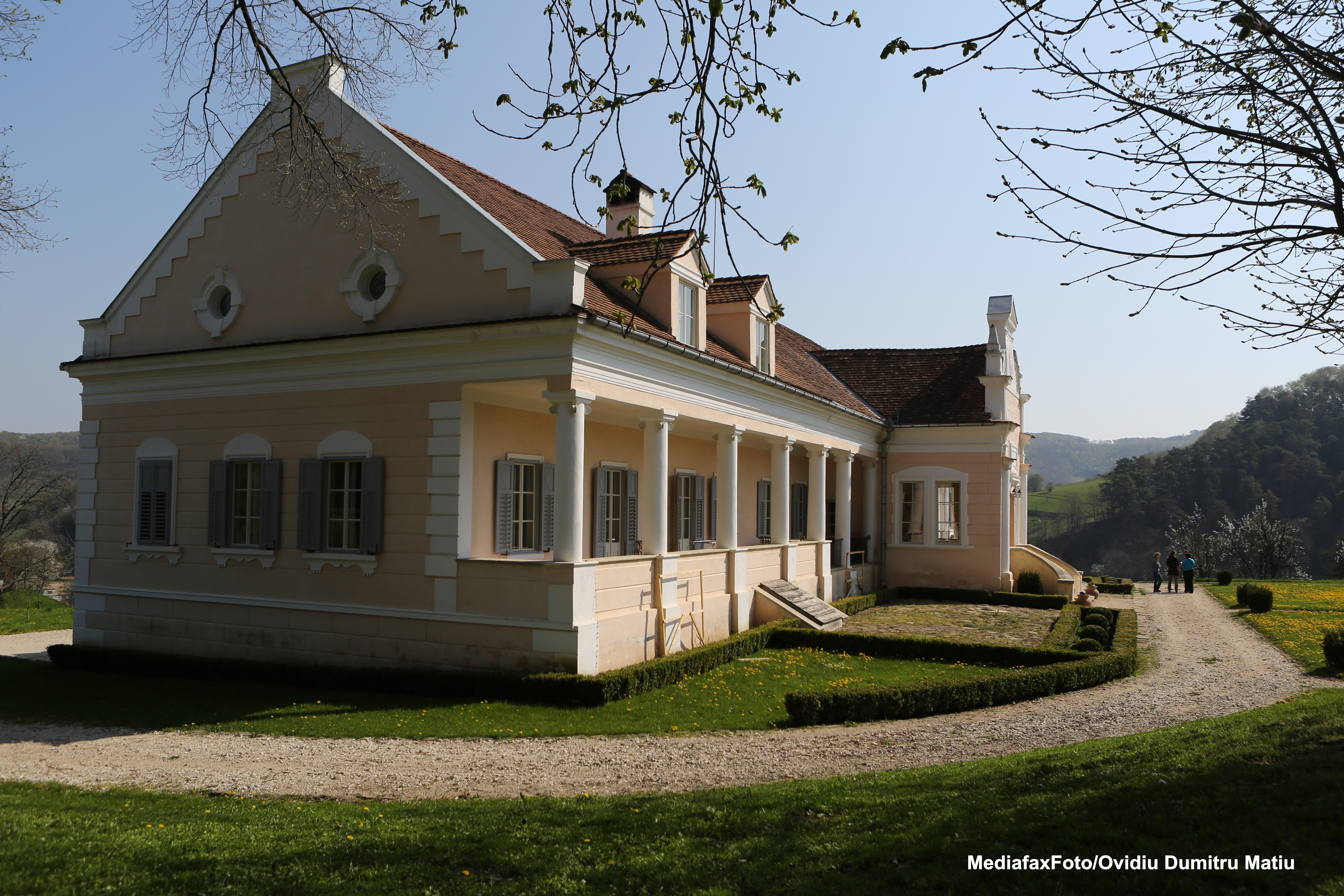 Malancrav, un sat sibian izolat, a devenit obiectiv turistic datorita fundatiei Printului Charles