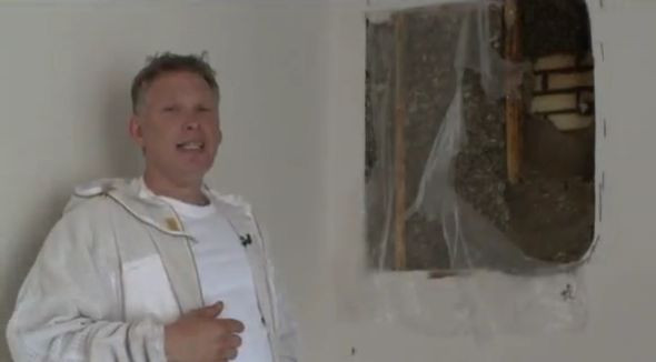 Descoperirea incredibila facuta in peretii unei case. "Nu pot sa cred ca am dormit aici". VIDEO