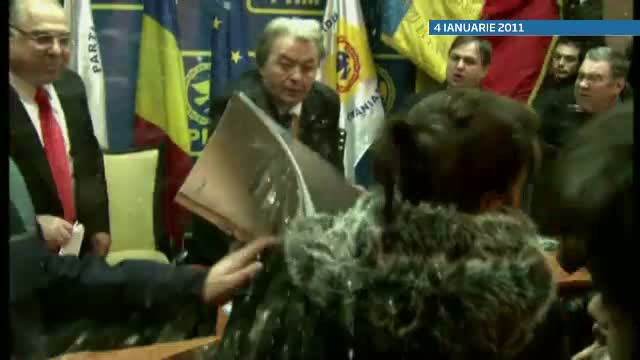 Vadim, in fata instantei dupa ce a agresat un executor judecatoresc."O iert doar daca ingenuncheaza"